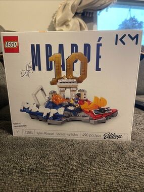 LEGO Mbappé 10 Soccer Highlights Building Set - White/Gold Accents